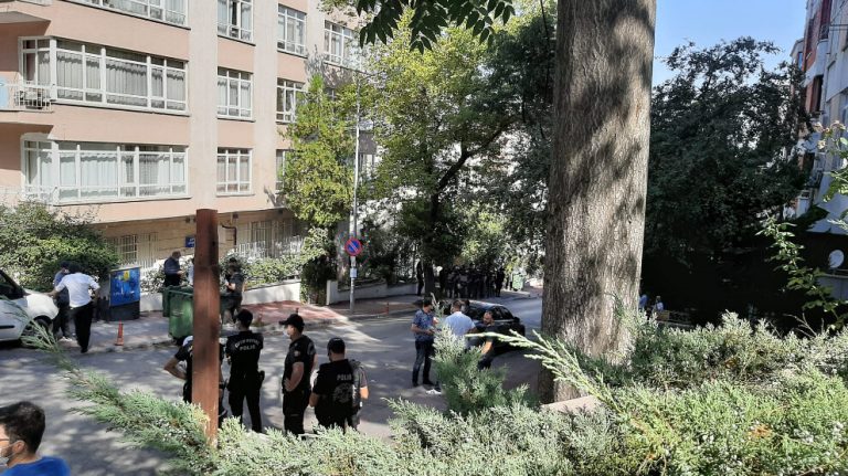 Polis, HDP Genel Merkezi binasını ablukaya aldı.