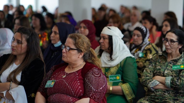 “Şoreşa Jinê Misogeriya Jiyana Azad e”