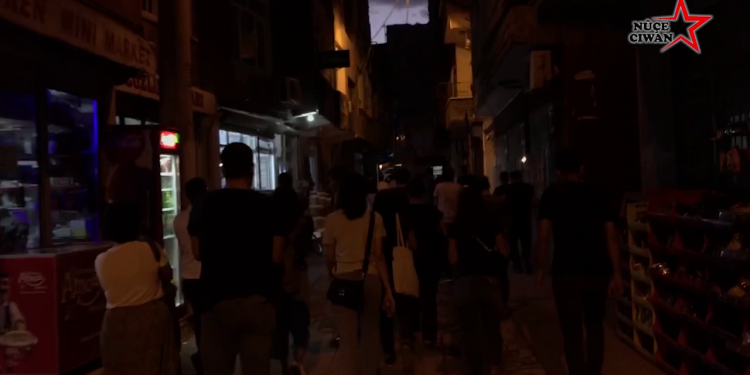 Gençler “Komutan Egid yaşıyor PKK savaşıyor” sloganıyla Amed’de yürüdü