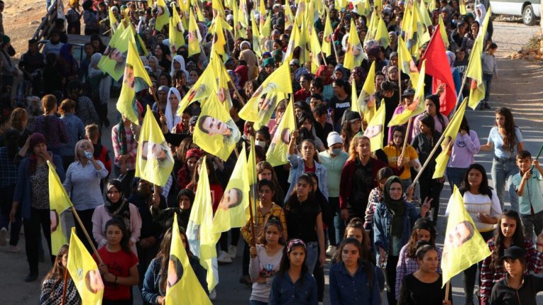 Şehba’da kadınlar tecride karşı yürüyüş gerçekleştirdi
