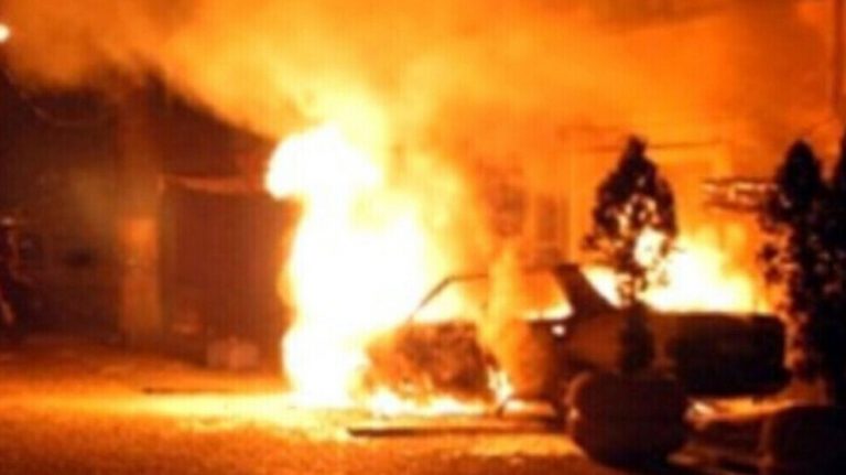 Jinên Tîrêjên Rojê, Mersin’in Mezitli ilçesinde 1 fabrika ve 8 aracı ateşe verdi