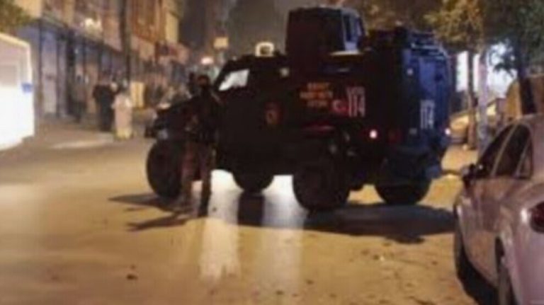 Jinên Tîrêjên Rojê İnisiyatifi Bursa’da karakola EYP ve ferdi silahlarla eylem düzenledi
