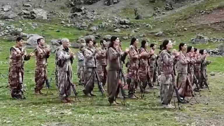 Xakurkê’de direnişi sürdüren gerillalar Newroz’u halaylarla karşıladı