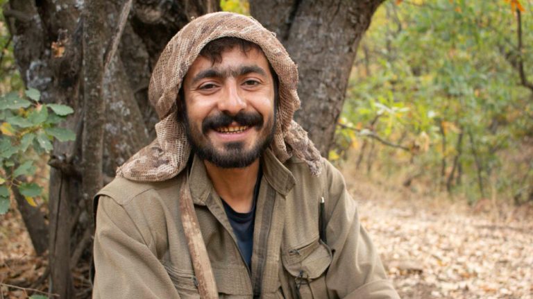 Yaşamını halkının davasına feda eder