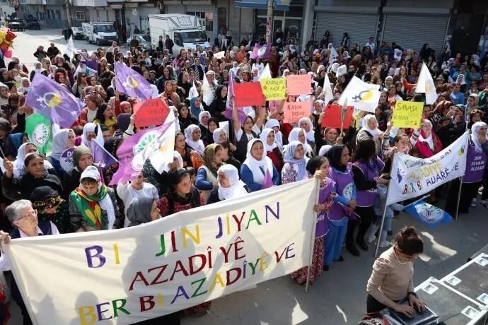 İnsanlık Devrimiyle Kadın Özgürleşir
