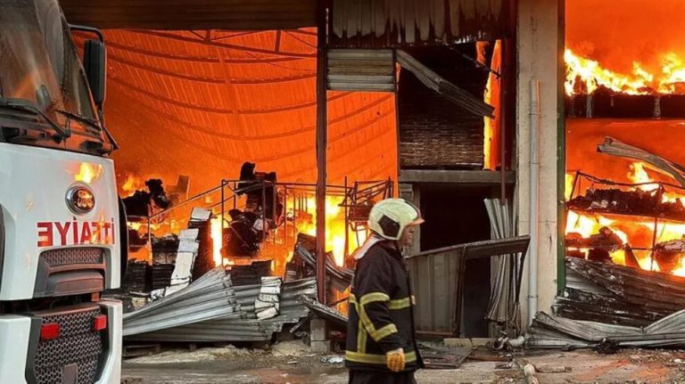 HBDH milisleri Adana’da üç fabrikayı ateşe verdi