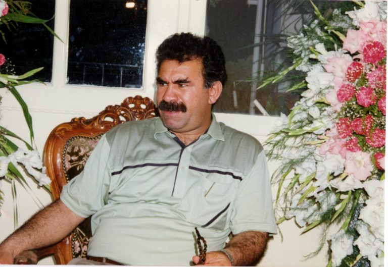 Düşman gözünüzün içine baka baka yalan söylüyor