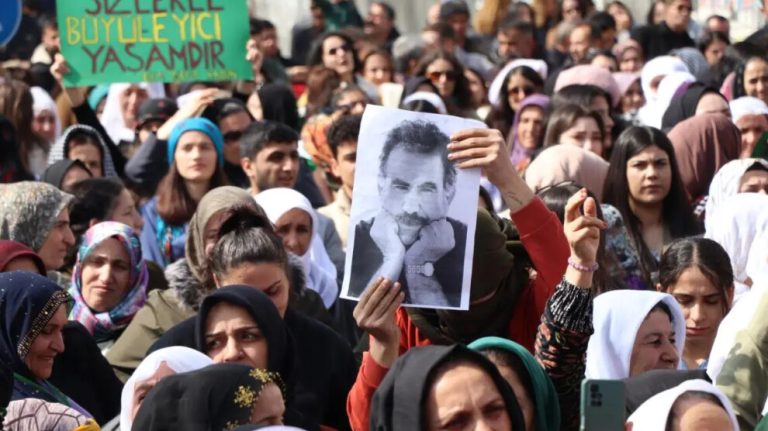 Sayın Öcalan, barış annelerimize ve Wan halkına özel selam gönderdi