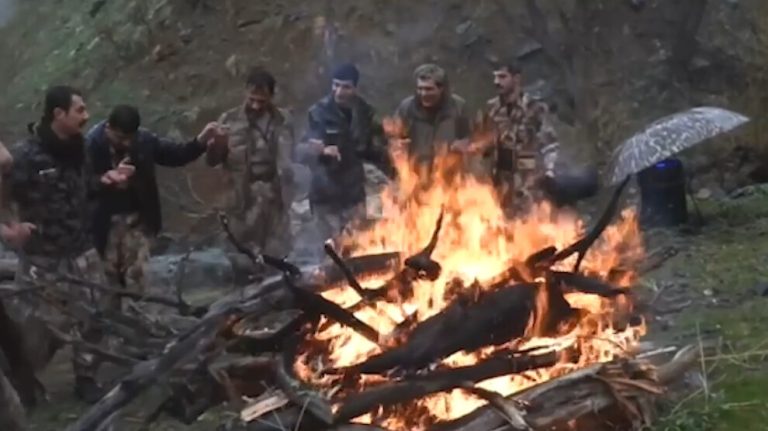 HPG ve YJA Star gerillaları ateşler yakarak Newroz’u kutladı