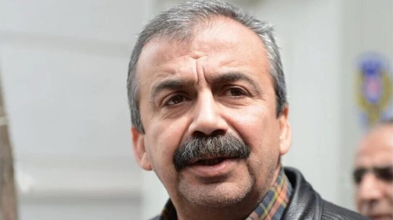Bu dünyadan Sırrı Süreyya Önder geçti (Barış Yolculuğu)